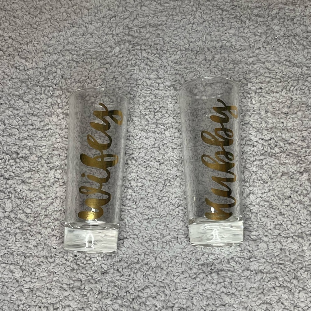 *NEW* - Elegant ‘Wifey’ and ‘Hubby’ Gold Cursive Tall Shot Glasses Set
